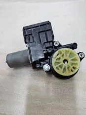 Моторчик задней правой двери Toyota RAV4 XA50