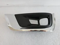 Накладка ПТФ левая Toyota LC 300