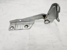 Петля капота левая Mitsubishi Colt