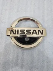 Эмблема решетки радиатора Nissan X-Trail T32