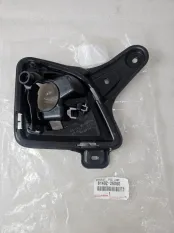 Кронштейн ПТФ левый Toyota HIACE