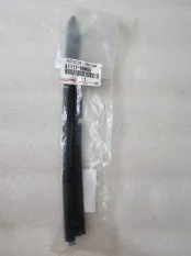 Уплотнитель правый фары Toyota