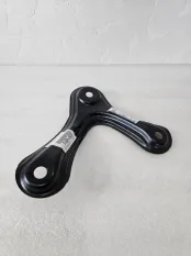 Кронштейн подрамника правый Toyota RAV4 40