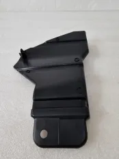 Кр-н решетки радиатора правый Mitsubishi Outlander