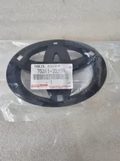 Основание эмблемы переднее бампера Toyota Camry