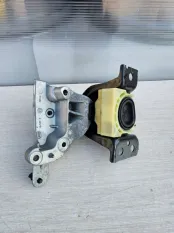 Опора двигателя правая Renault Duster 2