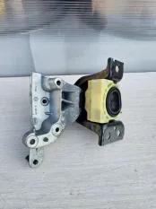 Опора двигателя правая Renault Duster 2