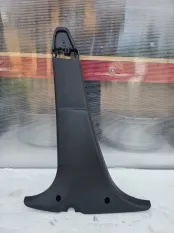 Накладка центр. стойки левая Renault DUSTER