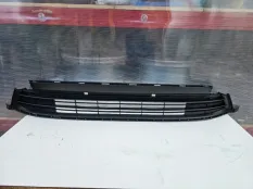 Нижняя решетка бампера Toyota RAV4 40