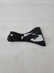 Кронштейн передний бампера левый Lexus LX570