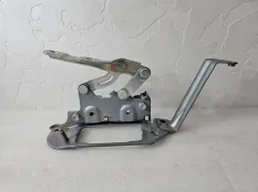 Петля капота правая Kia Sorento XM