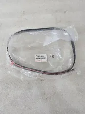 Уплотнитель стекла кр. багажника Toyota RAV4 XA50