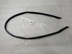 Уплотнитель капота Lexus LX570