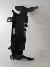 Дефлектор радиатора правый Toyota HIACE 5