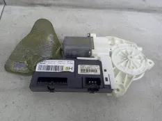 Моторчик стеклоподъемника передний правый Renault Latitude (2010 - 2013) 807300027R