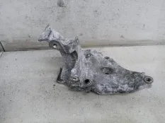 Кронштейн компрессора кондиционера Citroen C4 Grand Picasso 2 2015 9675508280
