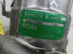 Компрессор кондиционера Peugeot 308 рест. 2014 9802286380