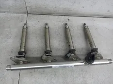 Топливная рампа левая Mercedes-Benz C W205 2018 A2700701400