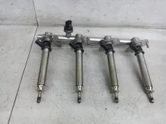 Топливная рампа правая Mercedes-Benz C W205 2018 A27407804