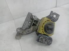 Подушка крепления двигателя передняя правая Renault Duster (2010 - 2015) 112100071R