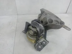 Подушка крепления двигателя передняя правая Renault Duster (2010 - 2015) 112100071R