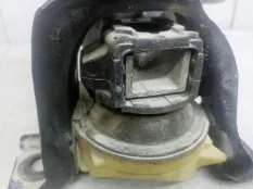 Подушка крепления двигателя передняя правая Renault Duster (2010 - 2015) 112100071R