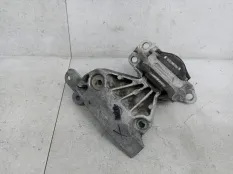 Подушка крепления двигателя передняя правая Renault Duster 2014 112846256R