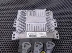 Блок управления двигателем Renault Megane 2 2006 8200807626