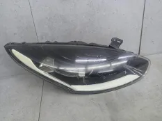 Фара правая Renault Megane 3 2-й рест. 2015 260108249R
