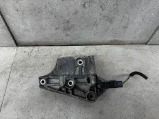 Кронштейн двигателя правый Nissan Note E11 (2005 - 2009) 8200408663