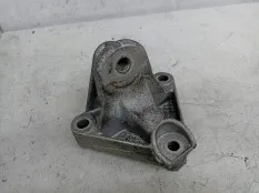 Кронштейн двигателя передний Renault Laguna 2 2003 820000032