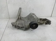 Кронштейн генератора Renault Scenic рест. 2003 8200054611