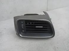 Дефлектор обдува салона правый верхний Kia Sorento 3 рест. (2017 - 2020) 97490C5910