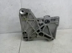 Кронштейн двигателя правый Renault Megane 2 рест. 2009 8200633253