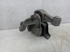 Подушка крепления двигателя передняя правая Nissan Juke F15 2011 113501KC0A
