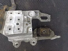 Кронштейн коробки (балка кпп) Nissan Qashqai J10 2009 11254JD000