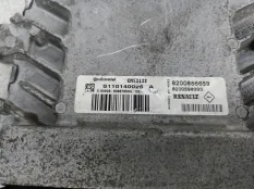 Блок управления двигателем Renault Logan рест. 2010 8200856659