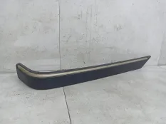 Молдинг заднего бампера правый верхний Peugeot 405 1992 9615686477