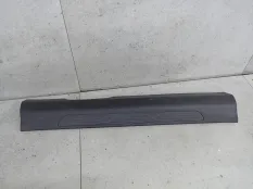 Накладка внутренняя на порог передняя правая Renault Kadjar 2018 769512852R