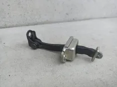 Ограничитель открывания двери передней левой Nissan Qashqai J10 рест. 2012 82430JD000