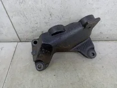 Кронштейн двигателя передний правый Opel Astra H рест. 2009 332253673