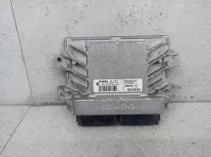 Блок управления двигателем Renault Logan 2009 8200483732