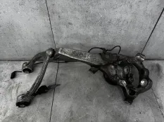 Кулак передний правый Mercedes-Benz C W205 (2014 - 2018) 2054800