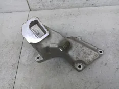 Кронштейн двигателя правый Mercedes-Benz C W205 рест. 2018 A1772230204