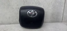 Подушка безопасности водителя Toyota Hilux 8 рест. 2023 451300K270C0