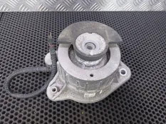 Подушка крепления двигателя левая Mercedes-Benz S W222 2017 A2222407517