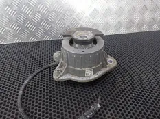 Подушка крепления двигателя левая Mercedes-Benz S W222 2017 A2222404500