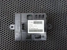 Блок комфорта Peugeot 5008 2 2017 9819008380