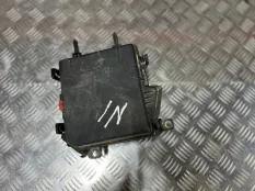 Крышка блока предохранителей Renault Megane 2 рест. 2012 284B10002R