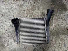 Интеркулер Volkswagen Touareg 2 2014 7P6145804